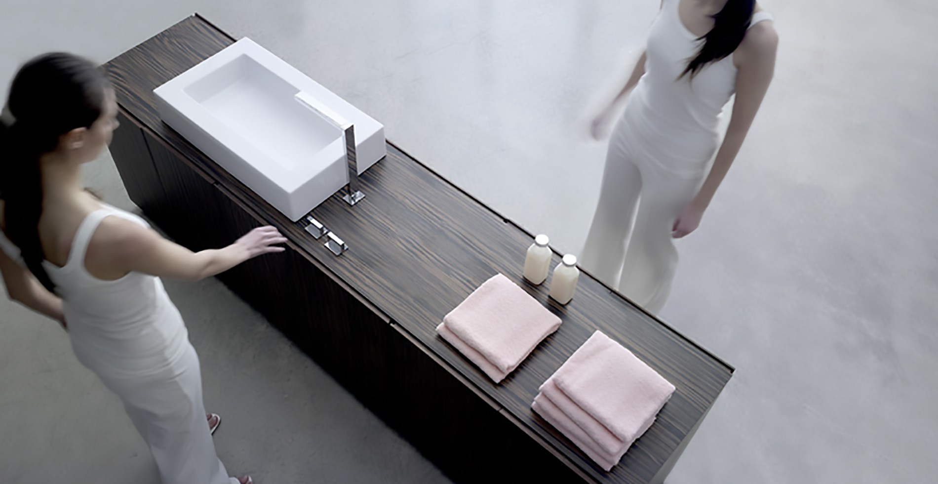 SpaceFree ceramic washbasin - bathroom deco | Design Antonio Pascale for Ceramica Globo